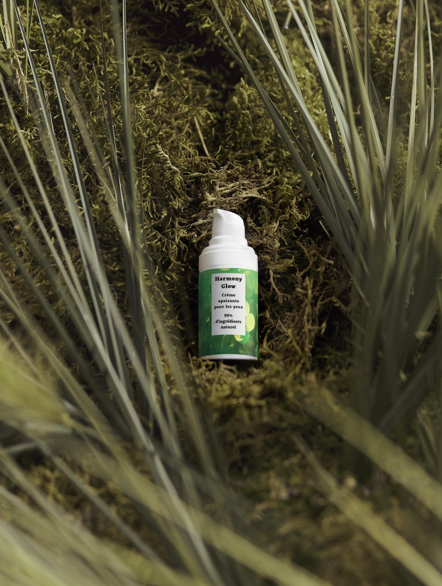 Crème apaisante pour les yeux, infusé de 1% de cannabidol, 99% d'ingrédients naturel, bio, 15 ml